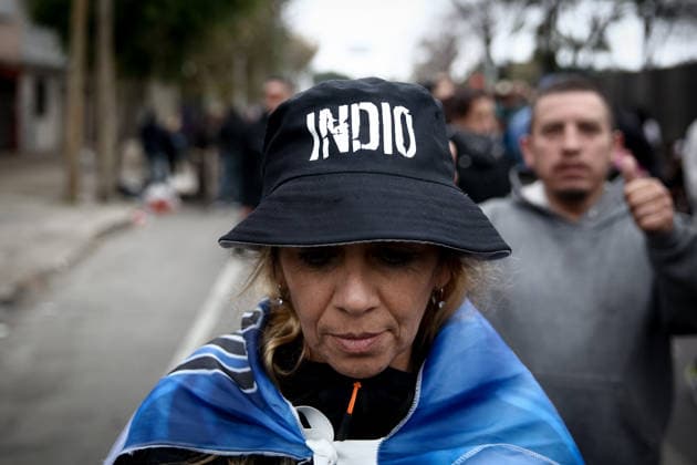 June 7, 2026, Buenos Aires, Argentina: A fan reacts as they wait to pay their respects to singer Carlos Indio Solari during his funeral ceremony. The Argentine rock musician Carlos Alberto Solari known as Indio Solari, who was a member of the band Patricio Rey y sus Redonditos de Ricota, died on June 5 at his home in Parque Leloir. Buenos Aires Argentina  - ZUMAs197 20260607_aaa_s197_574 Copyright: xRobertoxTuerox