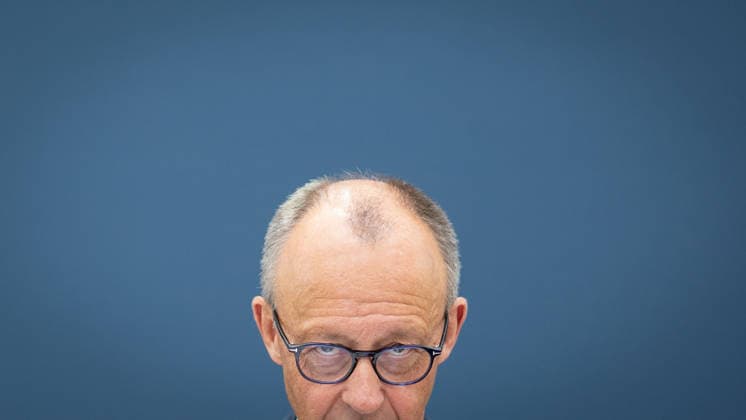 Friedrich Merz, CDU-Vorsitzender und Bundeskanzler, zu Beginn der Bundesvorstandssitzung;CDU Bundesvorstand und Gremiensitzungen am 08.06.2026, Berlin Berlin Deutschland Konrad-Adenauer-Haus, Bundespart *** Friedrich Merz, CDU Chairman and Federal Chancellor, at the beginning of the Federal Executive Committee meeting CDU Federal Executive Committee and committee meetings on 08 06 2026, Berlin Berlin Germany Konrad Adenauer Haus, Bundespart
