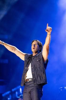 RUSSELL DICKERSON on stage for CMA Fest 2026 - SUN, , Nashville, TN, June 07, 2026. Photo By: Justin Renfroe Everett Collection CMA Fest 2026 - SUN PUBLICATIONXNOTxINxCANxCHNxFRAxITAxJPNxNORxPOLxRUSxESPxUKxUSA