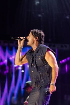 RUSSELL DICKERSON on stage for CMA Fest 2026 - SUN, , Nashville, TN, June 07, 2026. Photo By: Justin Renfroe Everett Collection CMA Fest 2026 - SUN PUBLICATIONXNOTxINxCANxCHNxFRAxITAxJPNxNORxPOLxRUSxESPxUKxUSA
