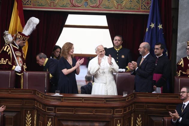 Pope Leo XIV visits Congress Pope Leo XIV receives a round of applause during his visit to the Congress of Deputies, June 8, 2026, in Madrid Spain Pope Leo XIV is the first pope to deliver a speech as head of the Vatican State to deputies and senators, as part of his official trip to Spain 08 JUNE 2026 Madrid Madrid Spain  Copyright: xEduardoxParrax 7580229