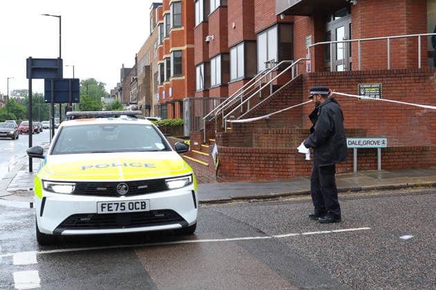 June 8, 2026, London, London, UK: London, UK. Police officers at the scene of a murder in North Finchley, London. Detectives have launched a murder investigation following the death of a 19 year old woman. London UK  - ZUMAl94_ 20260608_zaf_l94_004 Copyright: xJacquelinexLawriex