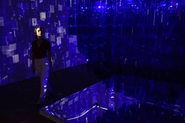 Julio Le Parc Press View at TATE Modern, London, UK - 8 June 2026 A staff member views Blue Sphere, 2001 2022 by Julio Le Parc as part of The Julio Le Parc Press View which runs from 11th June 2026 to 3rd May 2027 at TATE Modern, London, England, UK on Monday 8 June, 2026., Credit:Justin Ng Avalon UK, England, London, TATE Modern  Copyright: xJustinxNgx xAvalonx 1108882058