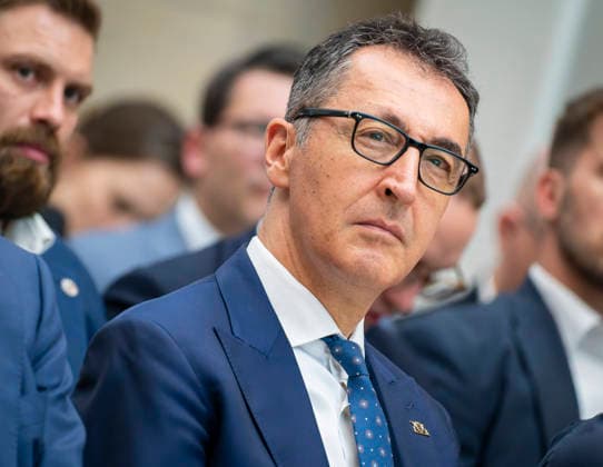 Hendrik Wüst + Cem Özdemir beim BMDS EUR, Deutschland, Berlin, 08.06.2026: Veranstaltung des BMDS zu 1 Jahr Staatsmodernisierung mit Wirkung in der Berlin-Brandenburgischen Akademie der Wissenschaften. Zu Gast: Hendrik Wüst, Ministerpräsident des Landes Nordrhein-Westfalen, und Cem Özdemir, Ministerpräsident des Landes Baden-Württemberg. *** Hendrik Wüst Cem Özdemir at the BMDS EUR, Germany, Berlin, 08 06 2026 BMDS event on 1 year of state modernization with impact at the Berlin Brandenburg Academy of Sciences Guest Hendrik Wüst, Minister President of North Rhine-Westphalia, and Cem Özdemir, Minister President of Baden Württemberg
