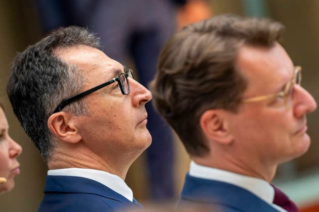 Hendrik Wüst + Cem Özdemir beim BMDS EUR, Deutschland, Berlin, 08.06.2026: Veranstaltung des BMDS zu 1 Jahr Staatsmodernisierung mit Wirkung in der Berlin-Brandenburgischen Akademie der Wissenschaften. Zu Gast: Hendrik Wüst, Ministerpräsident des Landes Nordrhein-Westfalen, und Cem Özdemir, Ministerpräsident des Landes Baden-Württemberg. *** Hendrik Wüst Cem Özdemir at the BMDS EUR, Germany, Berlin, 08 06 2026 BMDS event on 1 year of state modernization with impact at the Berlin Brandenburg Academy of Sciences Guest Hendrik Wüst, Minister President of North Rhine-Westphalia, and Cem Özdemir, Minister President of Baden Württemberg