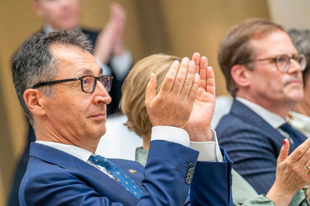 Cem Özdemir beim BMDS EUR, Deutschland, Berlin, 08.06.2026: Keynote von Cem Özdemir, Ministerpräsident des Landes Baden-Württemberg auf einer Veranstaltung des BMDS zu 1 Jahr Staatsmodernisierung mit Wirkung in der Berlin-Brandenburgischen Akademie der Wissenschaften. Zu Gast: Hendrik Wüst, Ministerpräsident des Landes Nordrhein-Westfalen, und Cem Özdemir, Ministerpräsident des Landes Baden-Württemberg. *** Cem Özdemir at BMDS EUR, Germany, Berlin, 08 06 2026 Keynote speech by Cem Özdemir, Minister President of the State of Baden Württemberg at a BMDS event on 1 year of state modernization with impact at the Berlin Brandenburg Academy of Sciences Guest Hendrik Wüst, Minister President of the State of North Rhine-Westphalia, a