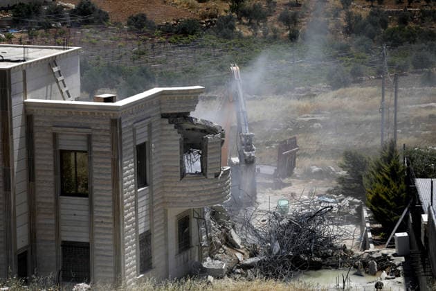 Israeli army demolishes Palestinian home in West Bank, leaving 5 homeless HEBRON, WEST BANK, PALESTINE - JUNE 08: Israeli army heavy machinery demolishes a 2-story Palestinian house, built on a 500-square-meter area and belonging to Nayif Abu Sneineh, as Israeli soldiers take security measures in Qalqas village, south of the West Bank city of Hebron, Palestine on June 08, 2026. The demolition leaves five family members homeless. Wisam Hashlamoun Anadolu Hebron West Bank. Editorial use only. Please get in touch for any other usage.  Copyright: x2026xAnadoluxWisamxHashlamounx