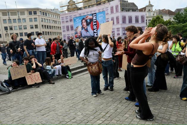 Ahead of a large rally organised by several organisations to protest against education reforms and police brutality, around 200 to 300 young people, including students and teachers, demonstrated outside the central station in the Belgian capital - 08 06 2026 - Belgium Brussels Brussels -  NicolasxLandemardx xLexPictorium LePictorium_0335673
