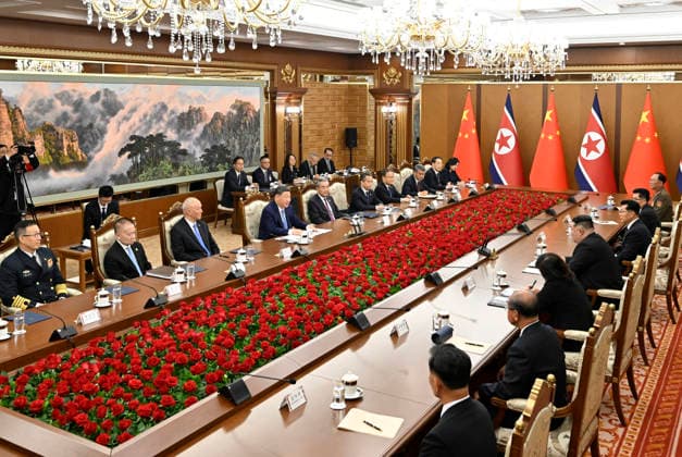 (260608) -- PYONGYANG, June 8, 2026 -- Xi Jinping, general secretary of the Communist Party of China Central Committee and Chinese president, holds talks with Kim Jong Un, general secretary of the Workers Party of Korea and president of the State Affairs of the Democratic People s Republic of Korea (DPRK), at the Kumsusan State Guesthouse in Pyongyang, the DPRK, June 8, 2026. ) DPRK-PYONGYANG-CHINA-XI JINPING-KIM JONG UN-TALKS YinxBogu 