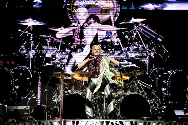 David Lee Roth live at a concert of the Don t Love Me, Rent Me Tour at The Paramount Huntington, 07 06 2026 Foto:xT.xKingx xFuturexImagex roth_6601