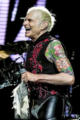 David Lee Roth live at a concert of the Don t Love Me, Rent Me Tour at The Paramount Huntington, 07 06 2026 Foto:xT.xKingx xFuturexImagex roth_6606