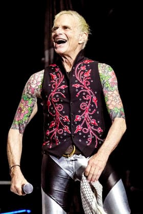 David Lee Roth live at a concert of the Don t Love Me, Rent Me Tour at The Paramount Huntington, 07 06 2026 Foto:xT.xKingx xFuturexImagex roth_6609