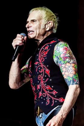 David Lee Roth live at a concert of the Don t Love Me, Rent Me Tour at The Paramount Huntington, 07 06 2026 Foto:xT.xKingx xFuturexImagex roth_6610