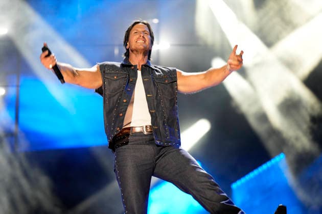 NASHVILLE, TENNESSEE - JUNE 07: Russell Dickerson perform onstage at Nissan Stadium during CMA Fest 2026 day three on June 07, 2026 in Nashville, Tennessee. . Credit: USA - ZUMAa123 20260608_zaa_a123_022 Copyright: xAdMediax