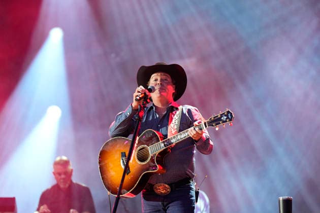 NASHVILLE, TENNESSEE - JUNE 07: Clay Walker perform onstage at Nissan Stadium during CMA Fest 2026 day three on June 07, 2026 in Nashville, Tennessee. . Credit: USA - ZUMAa123 20260608_zaa_a123_031 Copyright: xAdMediax