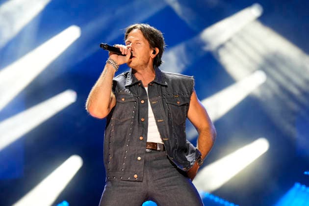 NASHVILLE, TENNESSEE - JUNE 07: Russell Dickerson perform onstage at Nissan Stadium during CMA Fest 2026 day three on June 07, 2026 in Nashville, Tennessee. . Credit: USA - ZUMAa123 20260608_zaa_a123_054 Copyright: xAdMediax