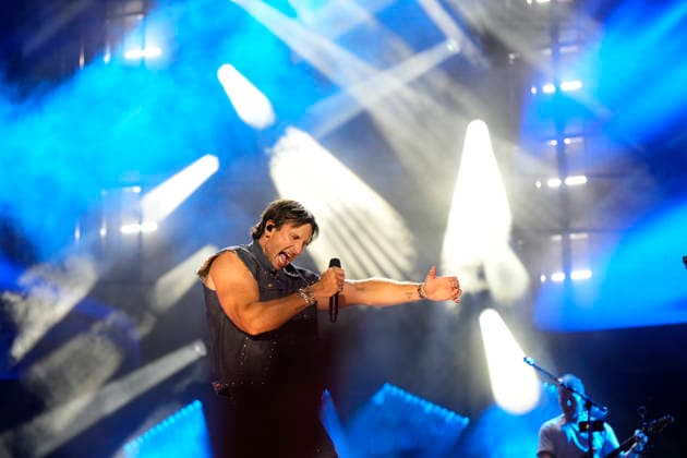 NASHVILLE, TENNESSEE - JUNE 07: Russell Dickerson perform onstage at Nissan Stadium during CMA Fest 2026 day three on June 07, 2026 in Nashville, Tennessee. . Credit: USA - ZUMAa123 20260608_zaa_a123_063 Copyright: xAdMediax