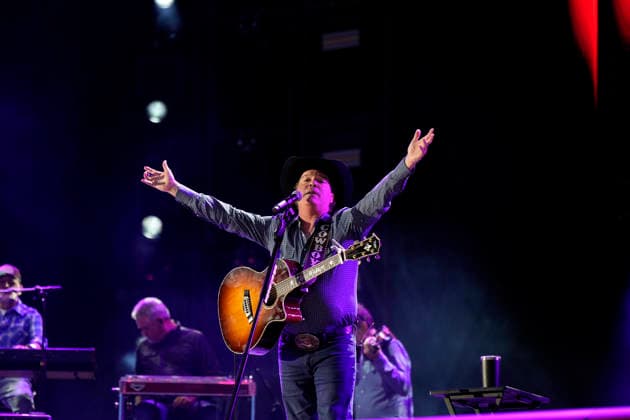 NASHVILLE, TENNESSEE - JUNE 07: Clay Walker perform onstage at Nissan Stadium during CMA Fest 2026 day three on June 07, 2026 in Nashville, Tennessee. . Credit: USA - ZUMAa123 20260608_zaa_a123_065 Copyright: xAdMediax