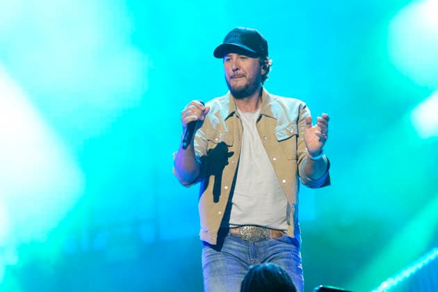 NASHVILLE, TENNESSEE - JUNE 07: Luke Bryan perform onstage at Nissan Stadium during CMA Fest 2026 day three on June 07, 2026 in Nashville, Tennessee. . Credit: USA - ZUMAa123 20260608_zaa_a123_100 Copyright: xAdMediax