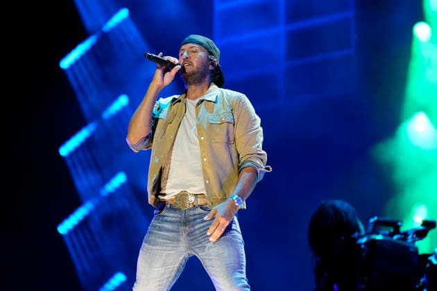 NASHVILLE, TENNESSEE - JUNE 07: Luke Bryan perform onstage at Nissan Stadium during CMA Fest 2026 day three on June 07, 2026 in Nashville, Tennessee. . Credit: USA - ZUMAa123 20260608_zaa_a123_101 Copyright: xAdMediax