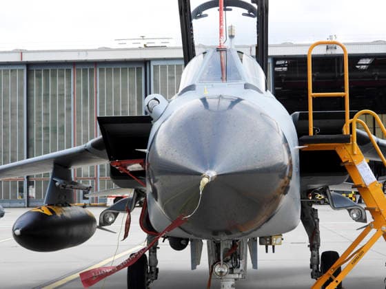 CNTV TORNADO- Tornado Kampflugzeuge der Luftwaffe bei der Luft und Boden Uebung Dispersed Operations Hamburg 08.06.2026 Panther Shield Luftwaffe uebt Starts und Landungen auf dem zivilen Flughafen Hamburg eine Woche lang am Helmut Schmidt Airport Flughafen Hamburg Die Übung soll die Zusammenarbeit der Luftwaffe mit dem zivilen Mitarbeitern des Flughafen Hamburgs verbessern Hamburg Deutschland *** CNTV TORNADO Tornado Luftwaffe fighter aircraft during air and ground exercise Dispersed Operations Hamburg 08 06 2026 Panther Shield Luftwaffe practicing take-offs and landings at Hamburg civilian airport for one week at Helmut Schmidt Airport Hamburg Airport The exercise is designed to improve cooperation between the Luftwaffe and civilian staff