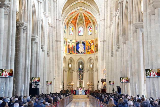 Pope Leo XIV presides a prayer in honor of the Virgin of Almudena in the Cathedral Pope Leo XIV attends the prayer and homage to the Virgin of Almudena, in the Cathedral of Santa Maria de la Almudena, June 8, 2026, in Madrid Spain After the prayer before the patron, the Pope placed at her feet the Golden Rose, a personal and exceptional recognition with which the Pontiffs honor images of Virgins 08 JUNE 2026 POOL POPE LEÓN XIV MADRID CATHEDRAL ALMUDENA MADRID SPAIN PRAYER TO Pé Madrid Madrid Spain  Copyright: xA.xPÃ rezxMeca EuropaxPress Poolx 7582239