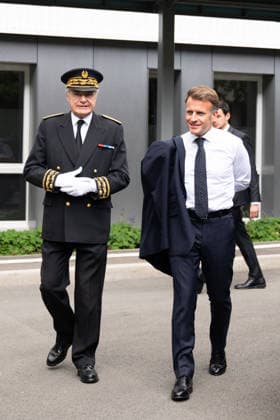 French President Emmanuel Macron arrives for visiting the Institute for Neurodevelopmental Disorders, at the Hospital center of Amiens CHU Amiens France Monday, June 8, 2026 Jeanne Accorsini Pool Bestimage Amiens France  Copyright: xJeannexAccorsini Pool BestimagexJeannexAccorsini Pool Bestimagex