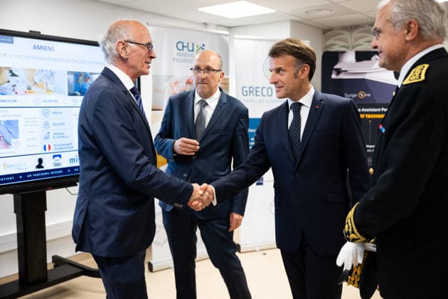 French President Emmanuel Macron meets Unither President Eric Goupil duroing the visit of the Hospital center of Amiens CHU and meets professionals on innovation in surgical robotics France Monday, June 8, 2026 Jeanne Accorsini Pool Bestimage Amiens France  Copyright: xJeannexAccorsini Pool BestimagexJeannexAccorsini Pool Bestimagex