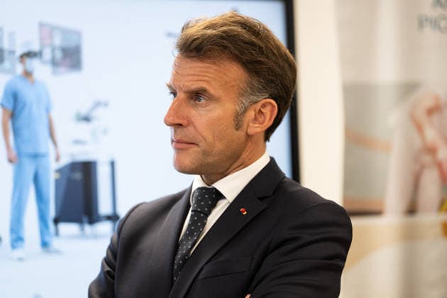 French President Emmanuel Macron visits the Hospital center of Amiens CHU and meets professionals on innovation in surgical robotics France Monday, June 8, 2026 Jeanne Accorsini Pool Bestimage Amiens France  Copyright: xJeannexAccorsini Pool BestimagexJeannexAccorsini Pool Bestimagex