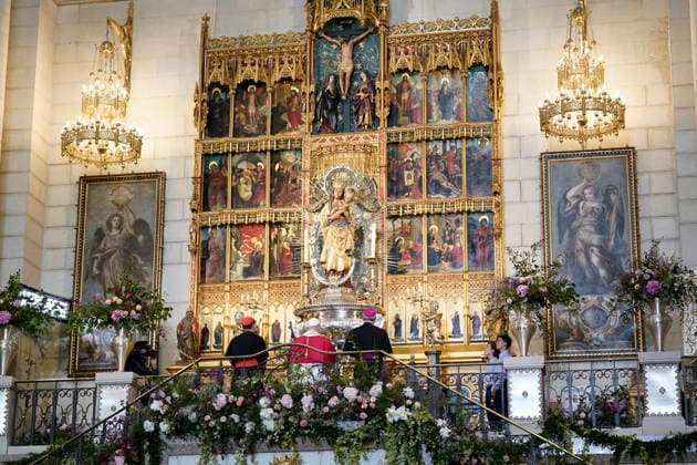 Pope Leo XIV presides a prayer in honor of the Virgin of Almudena in the Cathedral Pope Leo XIV during the prayer and homage to the Virgin of Almudena, in the Cathedral of Santa Maria de la Almudena, on June 8, 2026, in Madrid Spain After the prayer before the patron saint, the Pope has deposited at her feet the Golden Rose, a personal and exceptional recognition with which the Popes honor images of the Virgin, the Pope placed at her feet the Golden Rose, a personal and exceptional recognition with which the Pontiffs honor images of Virgins 08 JUNE 2026 POOL POPE LEÓN XIV MADRID CATHEDRAL ALMUDENA MADRID SPAIN PRAYER TO Pé Madrid Madrid Spain  Copyright: xA.xPÃ rezxMeca EuropaxPress Poolx 7582381