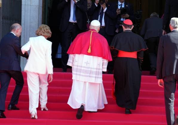 Pope Leo XIV is greeted by Spain s former Queen Sofia as he arrives to attend a prayer and devotion to our Lady of Almudena at the Cathedral of Holy Mary of Almudena in Madrid, Spain, Monday, June 8, 2026 Cordon Press 