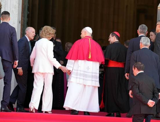 Pope Leo XIV is greeted by Spain s former Queen Sofia as he arrives to attend a prayer and devotion to our Lady of Almudena at the Cathedral of Holy Mary of Almudena in Madrid, Spain, Monday, June 8, 2026 Cordon Press 