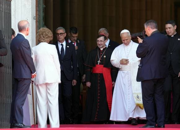 Pope Leo XIV is greeted by Spain s former Queen Sofia as he arrives to attend a prayer and devotion to our Lady of Almudena at the Cathedral of Holy Mary of Almudena in Madrid, Spain, Monday, June 8, 2026 Cordon Press 