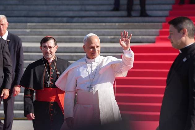 Pope Leo XIV is greeted by faithful as he arrives for a service a prayer and devotion to our Lady of Almudena at the Cathedral of Holy Mary of Almudena in Madrid, Spain, Monday, June 8, 2026 Cordon Press 