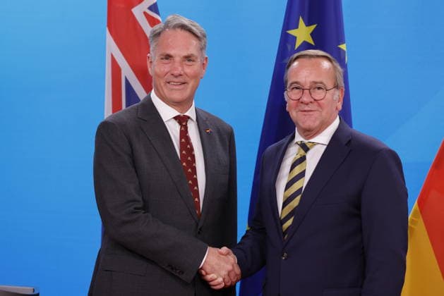 Australiens Verteidigungsminister und stellvertretenden Prime Minister Richard Marles, Boris Pistorius, Bundesminister der Verteidigung, Deutschland, Berlin, Gemeinsames Treffen von BM Wadephul und BM Pistorius mit dem australischen Verteidigungsminister Marles und der australischen Außenministerin Wong *** Australias Minister of Defense and Deputy Prime Minister Richard Marles, Boris Pistorius, Federal Minister of Defense, Germany, Berlin, Joint meeting of Federal Minister Wadephul and Federal Minister Pistorius with Australian Minister of Defense Marles and Australian Foreign Minister Wong