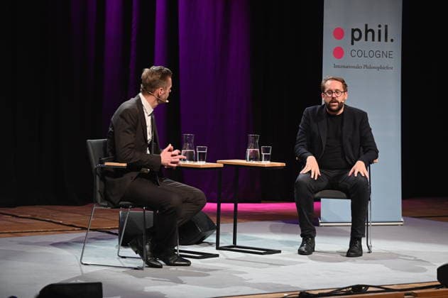 Kabarettist Florian Schroeder, l-r, und Journalist Paul Ronzheimer sprechen auf der Phil.Cologne, ein internationales Fest für Philosophie *** Cabaret artist Florian Schroeder, l r, and journalist Paul Ronzheimer speak at Phil Cologne, an international festival of philosophy