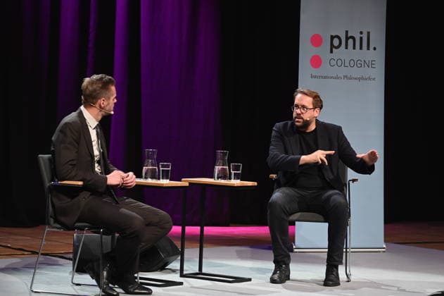 Kabarettist Florian Schroeder, l-r, und Journalist Paul Ronzheimer sprechen auf der Phil.Cologne, ein internationales Fest für Philosophie *** Cabaret artist Florian Schroeder, l r, and journalist Paul Ronzheimer speak at Phil Cologne, an international festival of philosophy