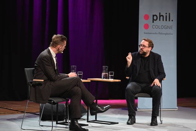 Kabarettist Florian Schroeder, l-r, und Journalist Paul Ronzheimer sprechen auf der Phil.Cologne, ein internationales Fest für Philosophie *** Cabaret artist Florian Schroeder, l r, and journalist Paul Ronzheimer speak at Phil Cologne, an international festival of philosophy