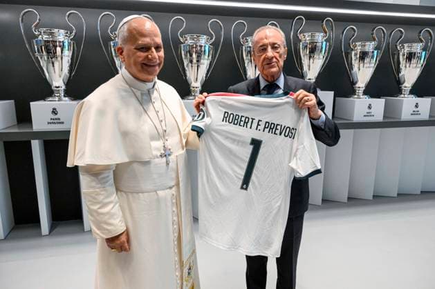 IPA85495590 - Spain, Vatican, 2026 6 8 Pope Leo XIV receiving a jersey from Real Madrid s president Florentino Perez at Real Madrid s Santiago Bernabeu stadium in Madrid. Pope Leo XIV is visiting Spain June 6-12 with stops in Madrid, Barcelona, and the Canary Islands, where he will meet with migrants and organizations dedicated to helping them... Photograph by VATICAN MEDIA Catholic Press Photo  Copyright: xVATICANxMEDIA CPPx xVATICANxMEDIA CPPx 85495590