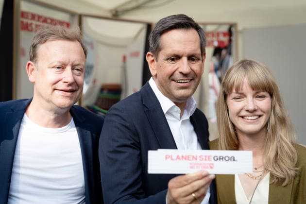Sommerfest, Niedersächsische Landesregierung Berlin, Sommerfest, Niedersächsische Landesregierung, Landesvertretung, Ministerpräsident, Olaf Lies Berlin Berlin GER *** Summer Party, Lower Saxony State Government Berlin, Summer Party, Lower Saxony State Government, State Representation, Minister President, Olaf Lies Berlin Berlin GER