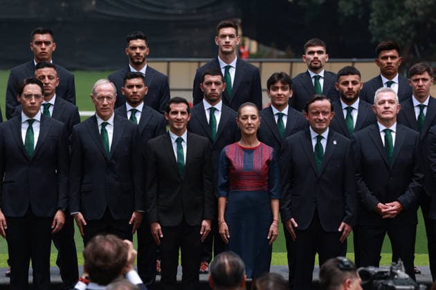 Ceremonial flag presentation to the Mexico national team MEXICO CITY, MEXICO - JUNE 08: Mexican President Claudia Sheinbaum (C) and members of the Mexico national team attend the ceremonial flag presentation to the Mexico national team ahead of the FIFA World Cup, at the High Performance Center (CAR), in Mexico City, Mexico on June 08, 2026. Daniel Cardenas Anadolu Mexico City Mexico. Editorial use only. Please get in touch for any other usage.  Copyright: x2026xAnadoluxDanielxCardenasx
