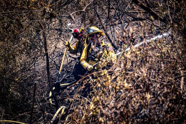 June 8, 2026, Oceanside, California, USA: Fire crews battle a brushfire off Benet Rd. in Oceanside, California, on June 08, 2026. The Airport Fire temporarily placed evacuations order for nearby residents and businesses. Oceanside USA - ZUMAg219 20260608_znp_g219_006 Copyright: xJakexLeexGreenx