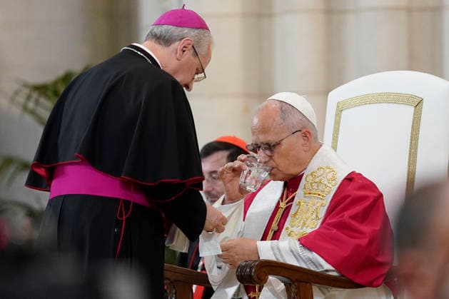 Pope Leo XIV presides a prayer in honor of the Virgin of Almudena in the Cathedral Pope Leo XIV during the prayer and homage to the Virgin of Almudena, in the Cathedral of Santa Maria de la Almudena, on June 8, 2026, in Madrid Spain After the prayer before the patron saint, the Pope has deposited at her feet the Golden Rose, a personal and exceptional recognition with which the Popes honor images of the Virgin, the Pope placed at her feet the Golden Rose, a personal and exceptional recognition with which the Popes honor images of Virgins 08 JUNE 2026 POOL POPE LEÓN XIV MADRID CATHEDRAL ALMUDENA SPAIN PRAYER TO Pé Madrid Madrid Spain  Copyright: xA.xPÃ rezxMeca EuropaxPress Poolx 7582790