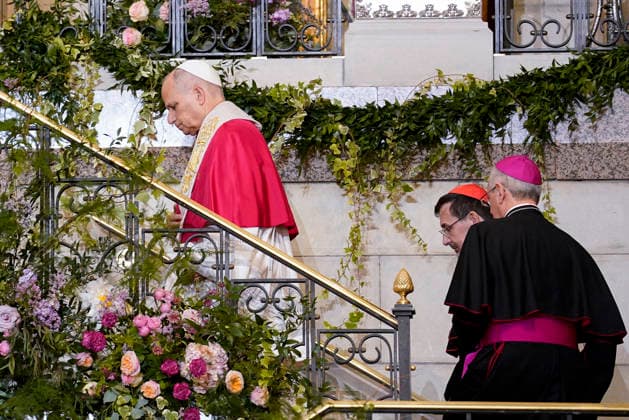 Pope Leo XIV presides a prayer in honor of the Virgin of Almudena in the Cathedral Pope Leo XIV during the prayer and homage to the Virgin of Almudena, in the Cathedral of Santa Maria de la Almudena, on June 8, 2026, in Madrid Spain After the prayer before the patron saint, the Pope has deposited at her feet the Golden Rose, a personal and exceptional recognition with which the Popes honor images of the Virgin, the Pope placed at her feet the Golden Rose, a personal and exceptional recognition with which the Popes honor images of Virgins 08 JUNE 2026 POOL POPE LEÓN XIV MADRID CATHEDRAL ALMUDENA SPAIN PRAYER TO Pé Madrid Madrid Spain  Copyright: xA.xPÃ rezxMeca EuropaxPress Poolx 7582791