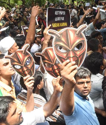 India: Cockroach Janta Party Protest in New Delhi School students, college-goers, competitive exam aspirants and parents were among those who gathered for a protest organized by Abhijeet Dipke, head of the Cockroach Janta Party (CJP). The Cockroach Janta Party (CJP), protest was to show their concerns over the corrupt education system with leaked examination papers in the new flawed education policy of the government. New Delhi India Copyright: SondeepxShankar