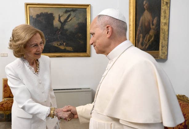Pope Leo XIV Meets Queen Sofia of Spain - Madrid Pope Leo XIV meets Sofia, Queen emerita of Spain at the Apostolic Nunciature in Madrid on June 8, 2026 on the third day of his pastoral visit to Spain. Photo by (EV) Simone Risoluti Vatican Media ABACAPRESS.COM Madrid Spain  Copyright: xABACAx