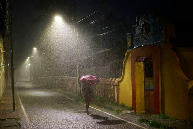 Monsoon Rain In Kochi-Kerala A man holds an umbrella as he walks along a road in the rain during the early morning hours in Kochi, India, on June 9, 2026. KOCHI India  Copyright: xSivaramxVenkitasubramanianx originalFilename: venkitasubramanian-notitle260609_npqte.jpg
