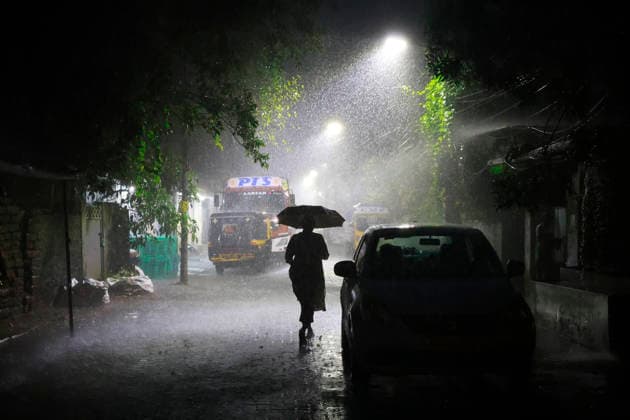 Monsoon Rain In Kochi-Kerala A woman holds an umbrella as she walks along a road in the rain during the early morning hours in Kochi, India, on June 9, 2026. KOCHI India  Copyright: xSivaramxVenkitasubramanianx originalFilename: venkitasubramanian-notitle260609_np5gN.jpg