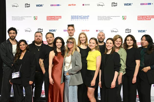 Verena Bogner, Doreen Steinert, Linda Schablowski, Collien Monica Fernandes, Nadeshda Brennicke, Daniel Sträßer, Eidin Jalali, Facundo Scalerandi, Tristan Seith und Tim Sander mit Cast und Team bei der Eröffnung des 12. Seriencamp Festivals 2026 mit der Premiere der ZDF-Serie Back for More im Cinenova. Köln, 08.06.2026 *** Verena Bogner, Doreen Steinert, Linda Schablowski, Collien Monica Fernandes, Nadeshda Brennicke, Daniel Sträßer, Eidin Jalali, Facundo Scalerandi, Tristan Seith and Tim Sander with cast and crew at the opening of the 12 Series Camp Festival 2026 with the premiere of the ZDF series Back for More at Cinenova Cologne, 08 06 2026 Foto:xC.xAdolph xFuturexImagex back_6620