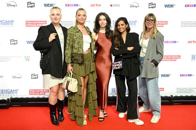 Verena Bogner, Doreen Steinert, Linda Schablowski, Collien Fernandes und Nadeshda Brennicke bei der Eröffnung des 12. Seriencamp Festivals 2026 mit der Premiere der ZDF-Serie Back for More im Cinenova. Köln, 08.06.2026 *** Verena Bogner, Doreen Steinert, Linda Schablowski, Collien Fernandes and Nadeshda Brennicke at the opening of the 12 Series Camp Festival 2026 with the premiere of the ZDF series Back for More at Cinenova Cologne, 08 06 2026 Foto:xC.xAdolph xFuturexImagex back_6635